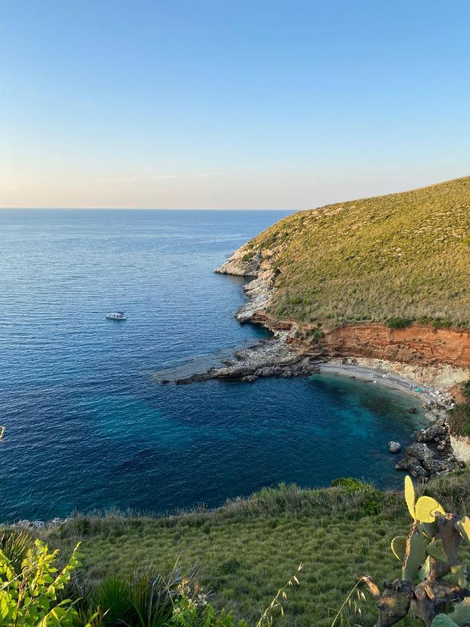 Villa L'Orizzonte Di Calabianca カステッランマーレ・デル・ゴルフォ エクステリア 写真
