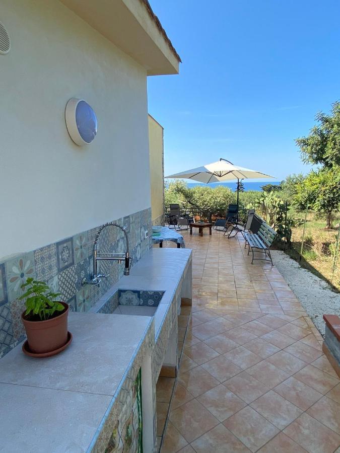 Villa L'Orizzonte Di Calabianca カステッランマーレ・デル・ゴルフォ エクステリア 写真