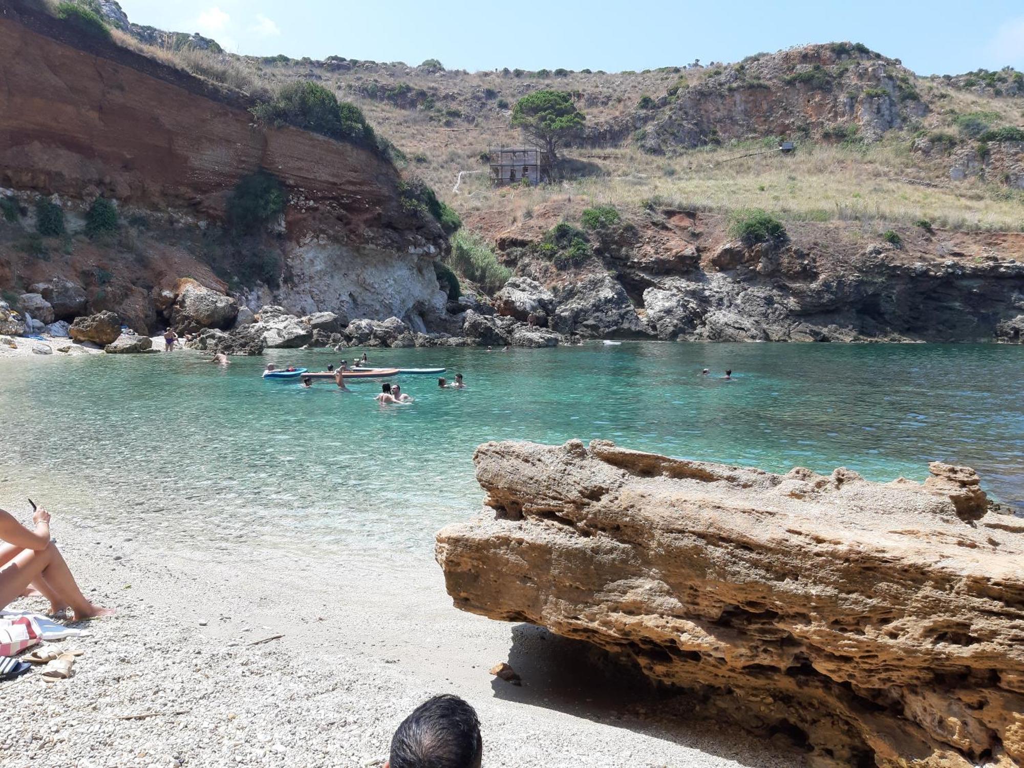 Villa L'Orizzonte Di Calabianca カステッランマーレ・デル・ゴルフォ エクステリア 写真