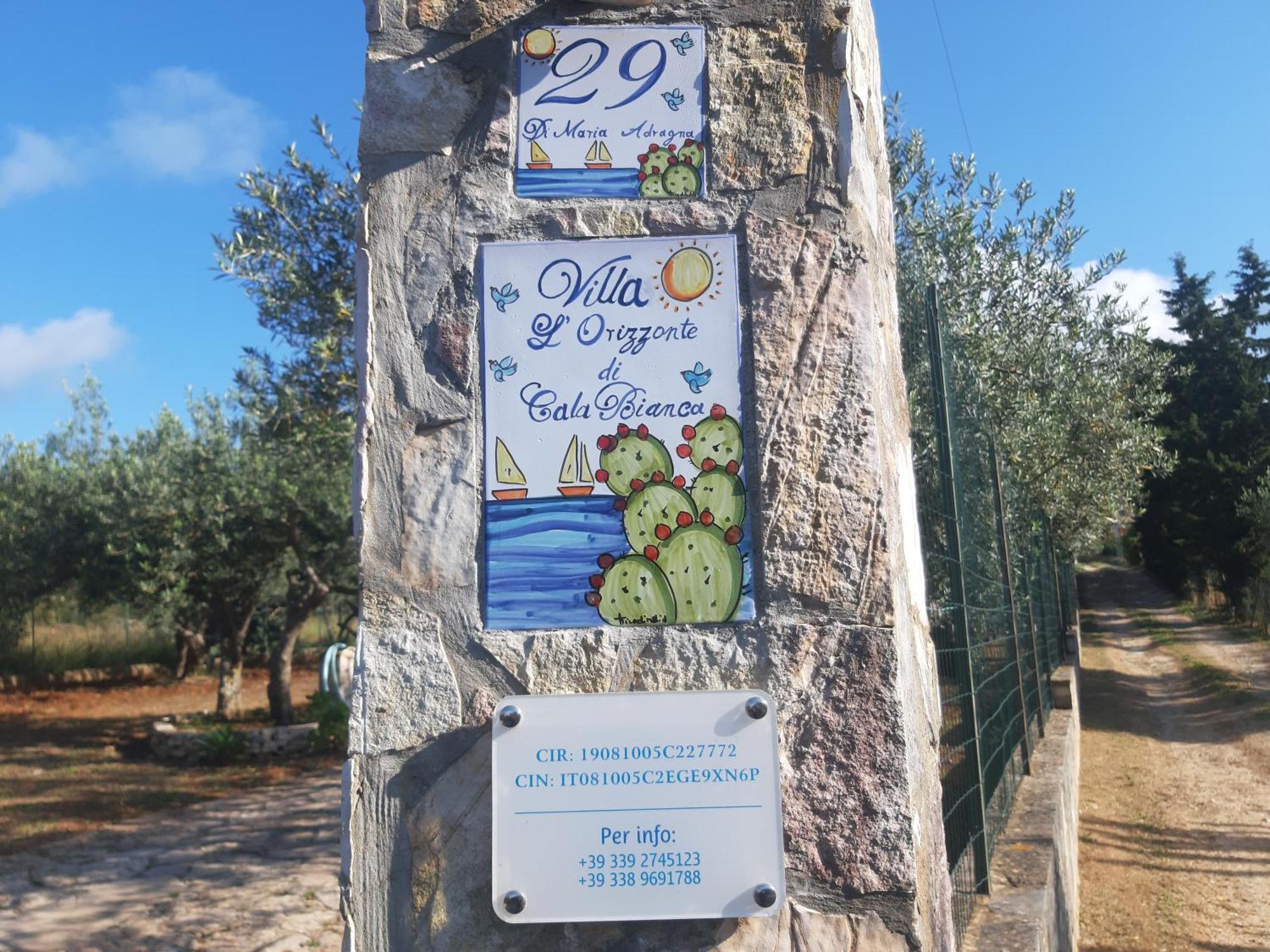 Villa L'Orizzonte Di Calabianca カステッランマーレ・デル・ゴルフォ エクステリア 写真